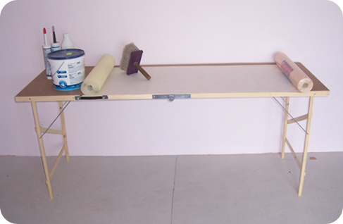 stolik do tapetowania